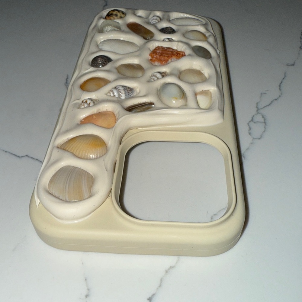 MEMOR Shell Pattern iPhone 14 PRO Case - Cream - Picture 7 of 11